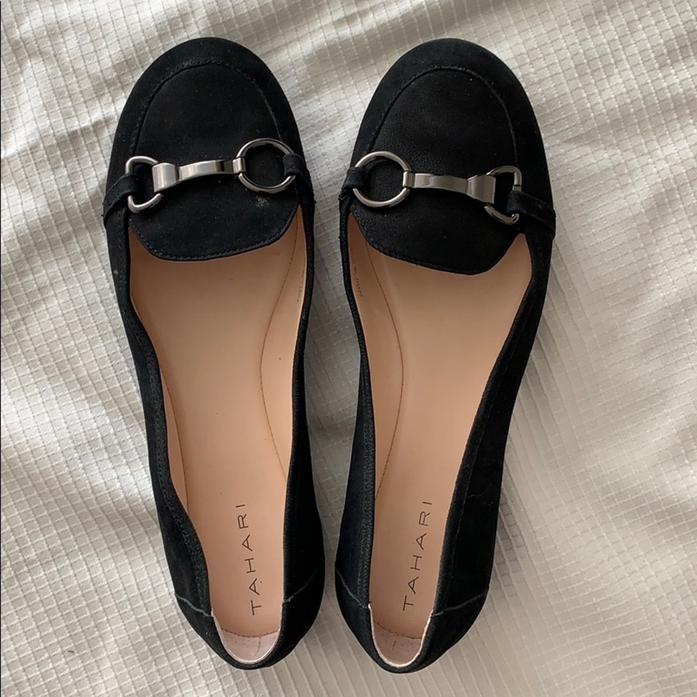 Tahari  Gracie flats, size 8